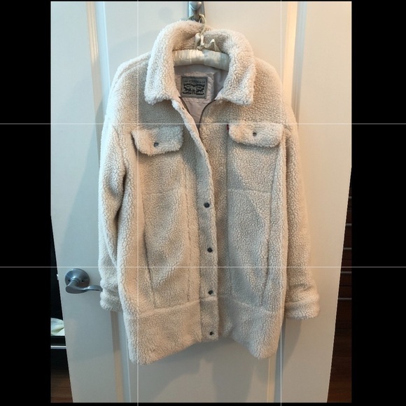 Women’s Levi’s Long Sherpa Trucker Jacket - Picture 5 of 16
